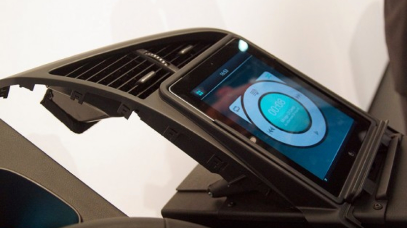Illustration for article titled Audi's Electric R8 Concept Uses An iPad In Ways Other Cars Wish They Could